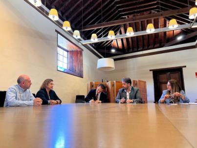 Párkinson Tenerife y el Ayuntamiento de La Laguna formalizan la cesión de su centro