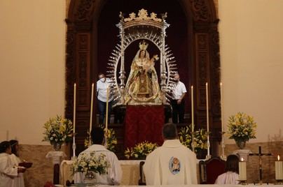La Virgen del Carmen baja de su camarín para iniciar los actos religiosos del programa festivo en su honor