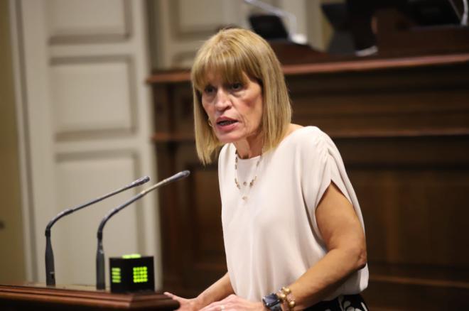 González prioriza invertir en el sistema del transporte público de guaguas para viabilizar la bonificación