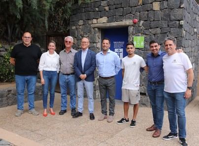 Los Realejos cuenta con el primer aseo adaptado a personas con ostomía de Europa en una playa