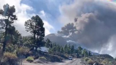 Parte del cono principal del volcán sufre un derrumbe