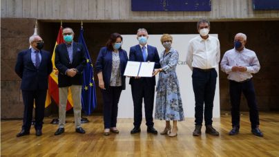 Firma del convenio que permite reconocer la cualificación profesional a miles de trabajadores