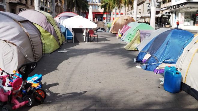 La Acampada por una Vivienda Digna y el Perenquén critican las presiones para abandonar la plaza de la Candelaria