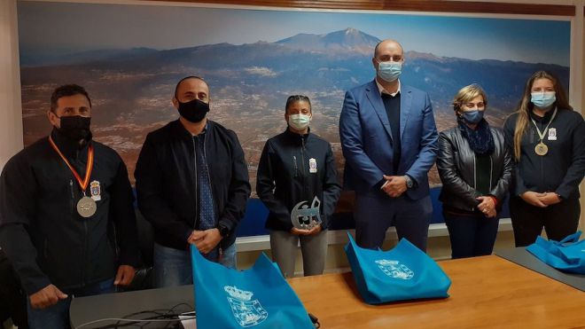 El Ayuntamiento agasaja a los campeones de windsurf, hípica y culturismo