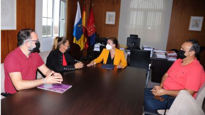 La presidenta mantiene un encuentro con Podemos para garantizar la gobernabilidad del Cabildo de Lanzarote