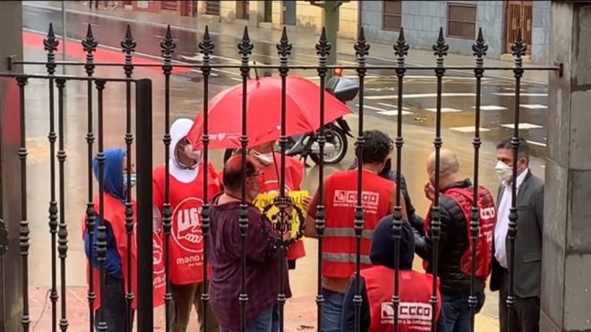 CCOO Y UGT realizan un “Escrache” en la provincia de Las Palmas a Manuel Zapatero, Director de Productos y Servicios de Correos