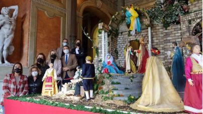 Santa Cruz retoma la iluminación navideña en la fachada del Palacio Municipal