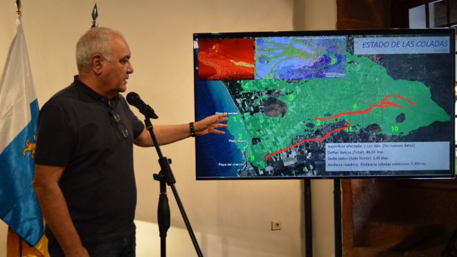La colada surgida al oeste de Montaña Cogote se derrama sobre la isla baja en la zona de Las Hoyas