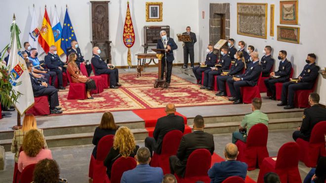 10 nuevos policías prometen su cargo en Adeje