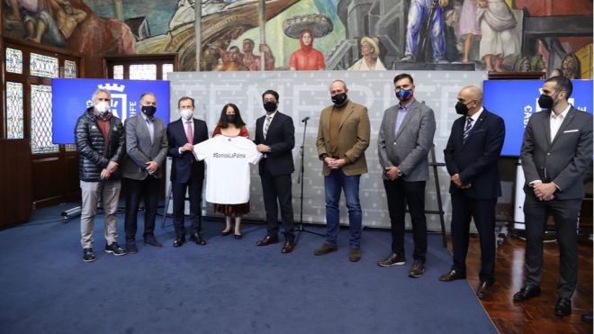 El Cabildo recibe al CD Tenerife y Real Madrid con motivo del partido solidario por La Palma
