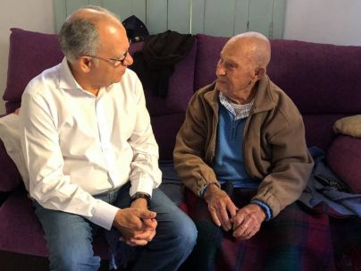 Valle Gran Rey felicitan a Antonio Navarro por su 107 cumpleaños