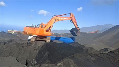 El Cabildo coordina las labores de retirada de ceniza del entorno del volcán