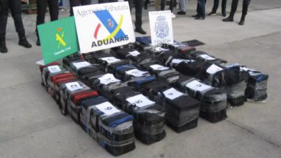 Interceptado un pesquero con 560 kilogramos de cocaína al norte de Canarias