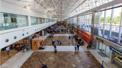 Los hoteleros celebran la flexibilización de las medidas que permiten viajar a España a las familias británicas