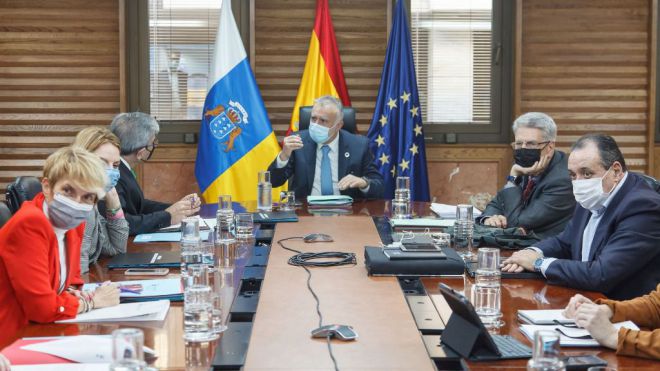 Sanidad destinó 5,6 millones de euros a la contratación de emergencia de servicios contra la COVID-19