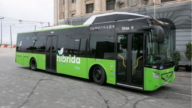 El Cabildo adquiere 96 guaguas híbridas para la flota de Titsa