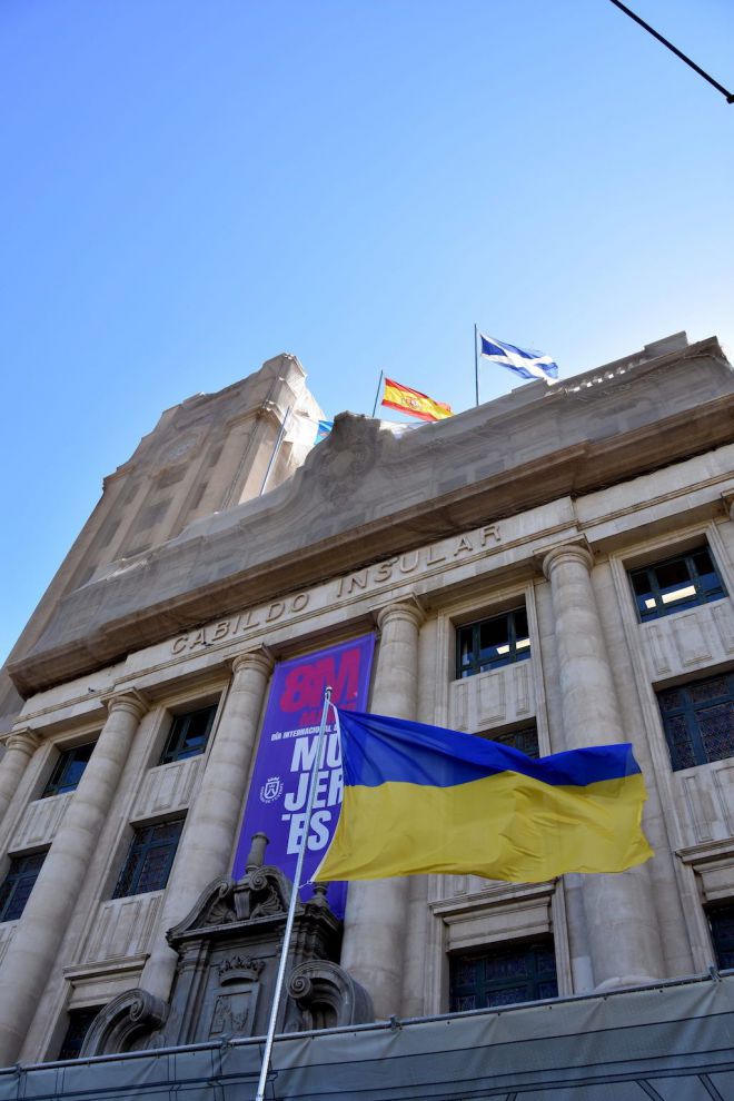El Cabildo iza la bandera de Ucrania en solidaridad con su pueblo