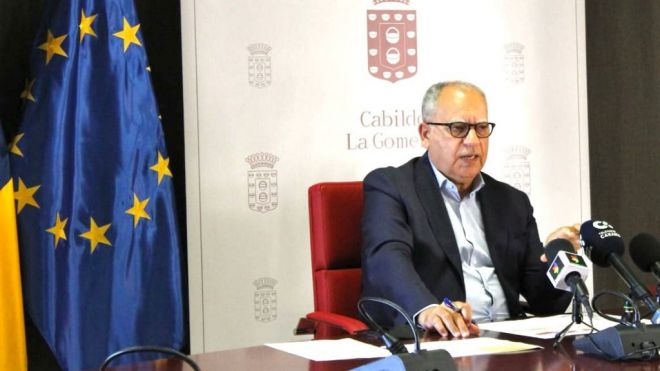 Curbelo pide actuar sobre la fiscalidad de los carburantes para reducir precios en las Islas Verdes