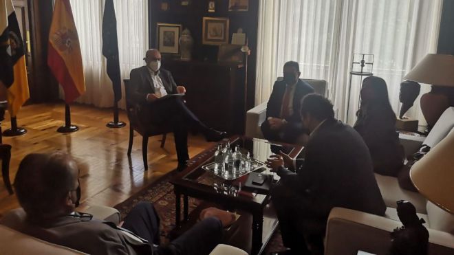 Promotores del Manifiesto REF se reúnen con el delegado del Gobierno en Canarias, Anselmo Pestana