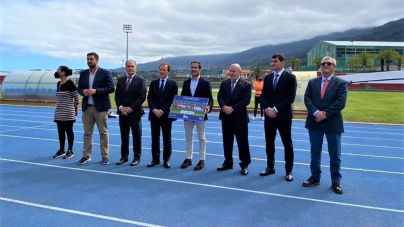 El Cabildo recibe la recaudación del partido solidario entre leyendas del Tenerife y el Real Madrid