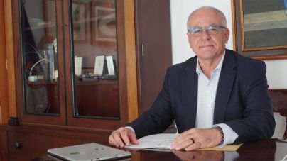 El Cabildo de La Palma renueva los más de 1.300 bonos de guagua gratuitos para los afectados por el volcán