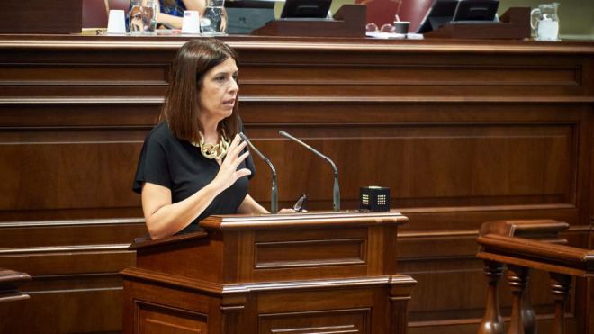 Carmen Hernández lleva al pleno del Parlamento la incertidumbre sobre el realojo de Ojos de Garza