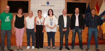 Gobierno y sindicatos firman un acuerdo de mejora del sistema educativo a través del aumento del personal docente