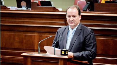 Fernández de la Puente insta a erradicar el intrusismo laboral en las profesiones sanitarias