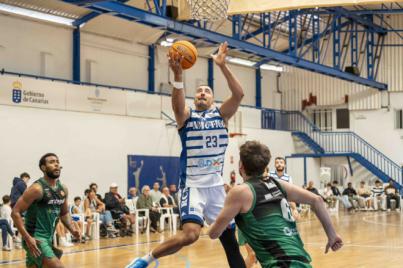 El Náutico de Tenerife vende muy cara su primera derrota