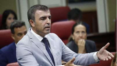 Manuel Domínguez exige a Torres que explique a los parados de más de 45 años su intención de dar sueldos a los expresidentes