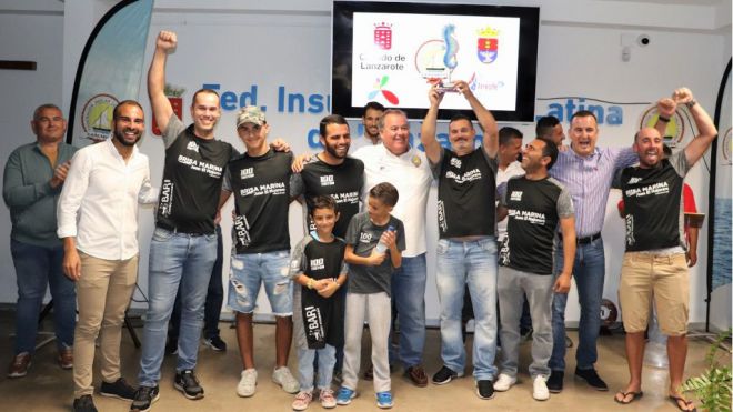 El Tritón Clínica Bari recibe premio a su corta y laureada trayectoria en la vela latina insular