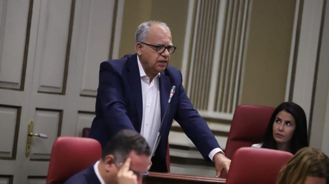 Curbelo pide intensificar la cooperación pública para mejorar la competitividad de las empresas canarias