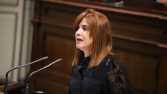 El Pleno de la Cámara regional aprueba por unanImidad el aumento de las plazas en las facultades de Medicina de las dos universidades canarias