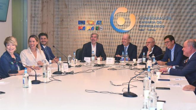 “No defender la gratuidad de las guaguas o la actualización de los costes tipo es ir en contra de Canarias”