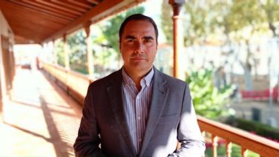 El alcalde critica el maltrato del Cabildo al municipio y le exige al PSOE local que se pronuncie por la falta de financiación insular