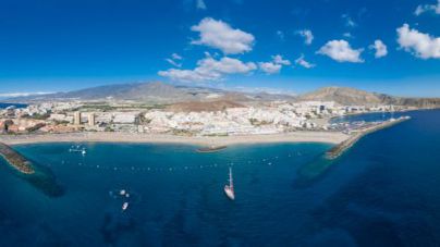 Arona instala en sus playas un sistema inteligente de control del oleaje, las mareas y la afluencia de público