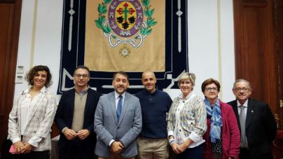 Ayuntamiento y vecinos acuerdan mantener el nombre de la avenida de San Sebastián