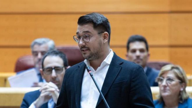 Chinea propone una solución para facilitar el viaje de los hijos de separados que viven en la Península