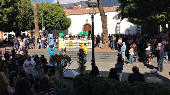 600 plataneros protestan contra los abusivos precios de agua y abonos, y exigen a las cooperativas que ayuden a abaratar los costes