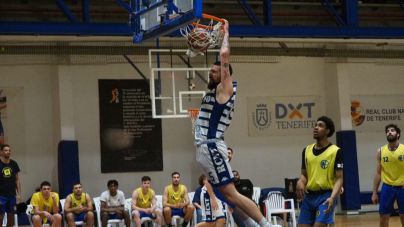 El RC Náutico gana y refrenda su fortaleza en el Pabellón RCNT