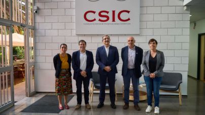 Román Rodríguez muestra su apoyo a la ciencia canaria “para dar respuesta a los retos de la sociedad moderna”
