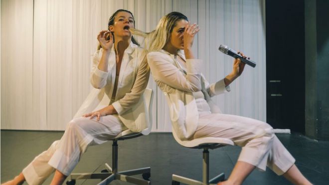 Dueteatre cuestiona el valor de los vínculos humanos desde el Teatro Victoria