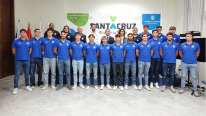 El Ayuntamiento recibe al filial del Santa Cruz Echeyde por su ascenso de categoría