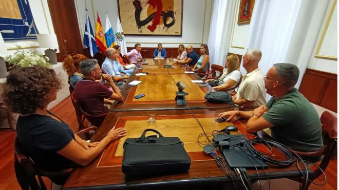 El alcalde distribuye todas las áreas de la organización municipal de Santa Cruz