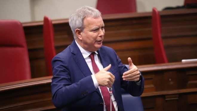 El PSOE critica que CC se pliegue a los intereses y la estrategia de Feijóo