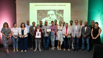 La Asociación Cultural Silbo Gomero reconoce Isidoro Jesús Armas Chinea