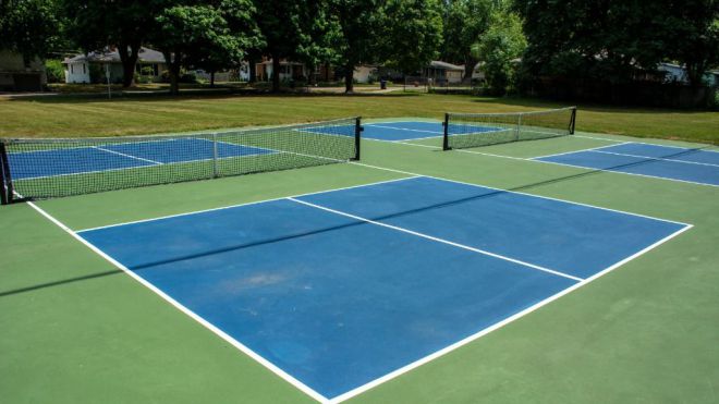 Demostración de pickleball en el club deportivo del Círculo de Amistad