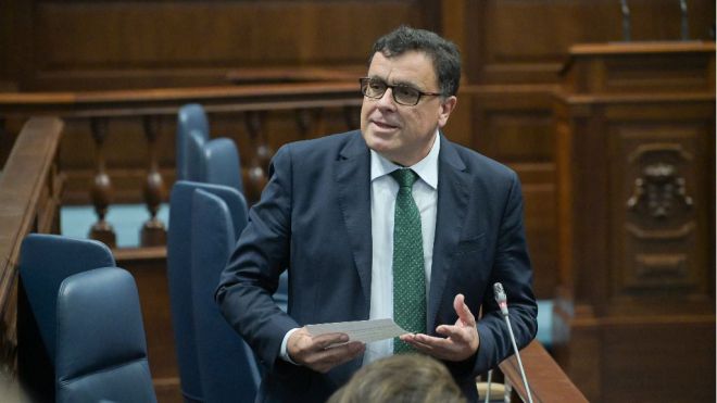 “La cohesión territorial empieza por combatir la triple insularidad, y acabar con el aislamiento dentro de las propias islas”