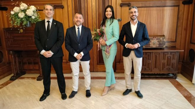 Santa Cruz recibe a la Reina del Hogar Canario Venezolano, Daniela Sandoval