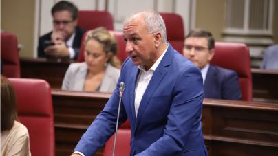 Luis Campos afea al presidente del Gobierno que dejara 1.500 millones de euros sin invertir